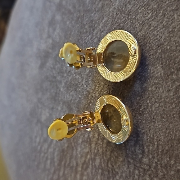 3/$30 VTG 1980s Mod Peach Frosted Cabochon Dome Clip-on Earrings - Picture 4 of 4